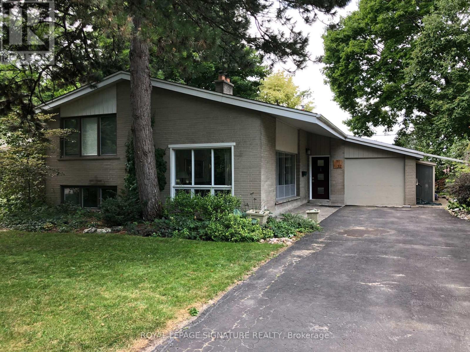 32 Greenland Road, Toronto, Ontario  M3C 1N2 - Photo 7 - C12465895