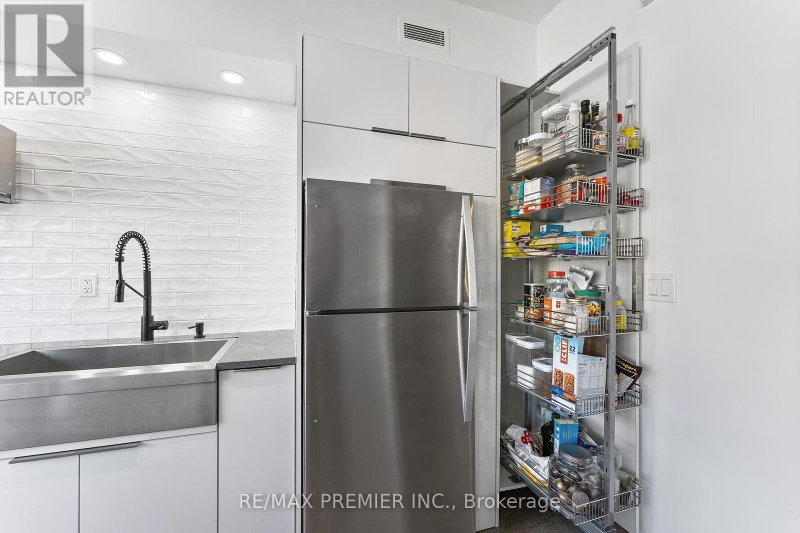 Th13 - 57 East Liberty Street, Toronto, Ontario  M6K 3P5 - Photo 10 - C12465984