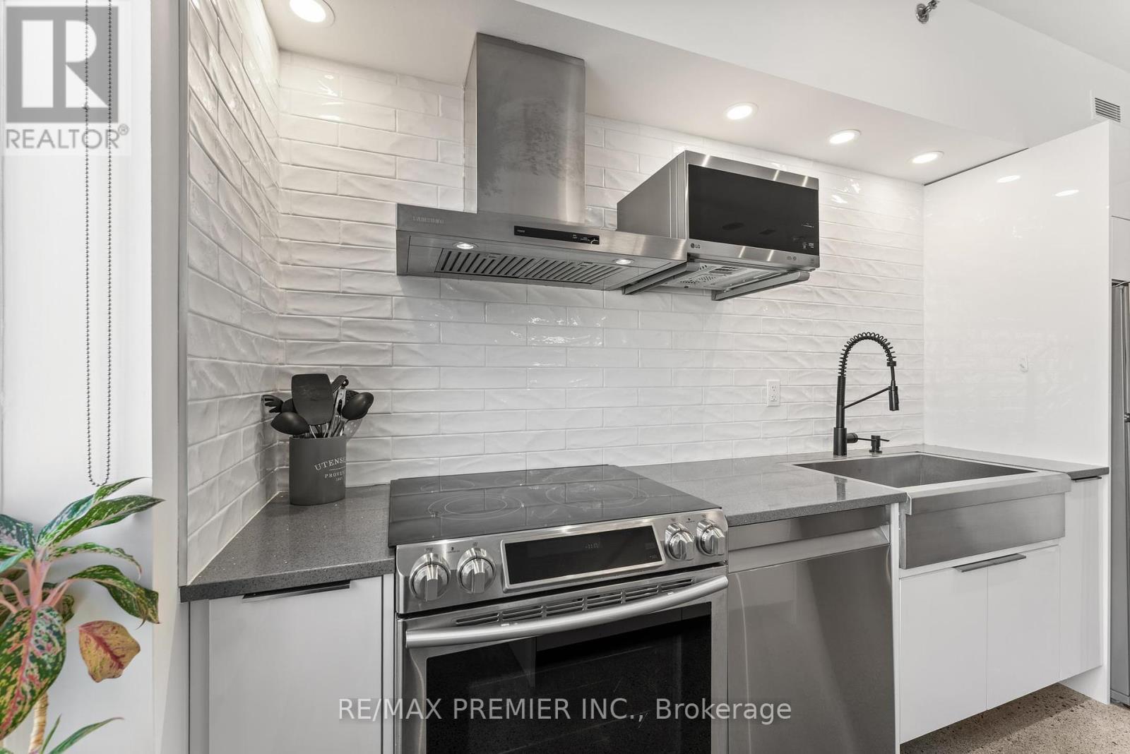 Th13 - 57 East Liberty Street, Toronto, Ontario  M6K 3P5 - Photo 8 - C12465984