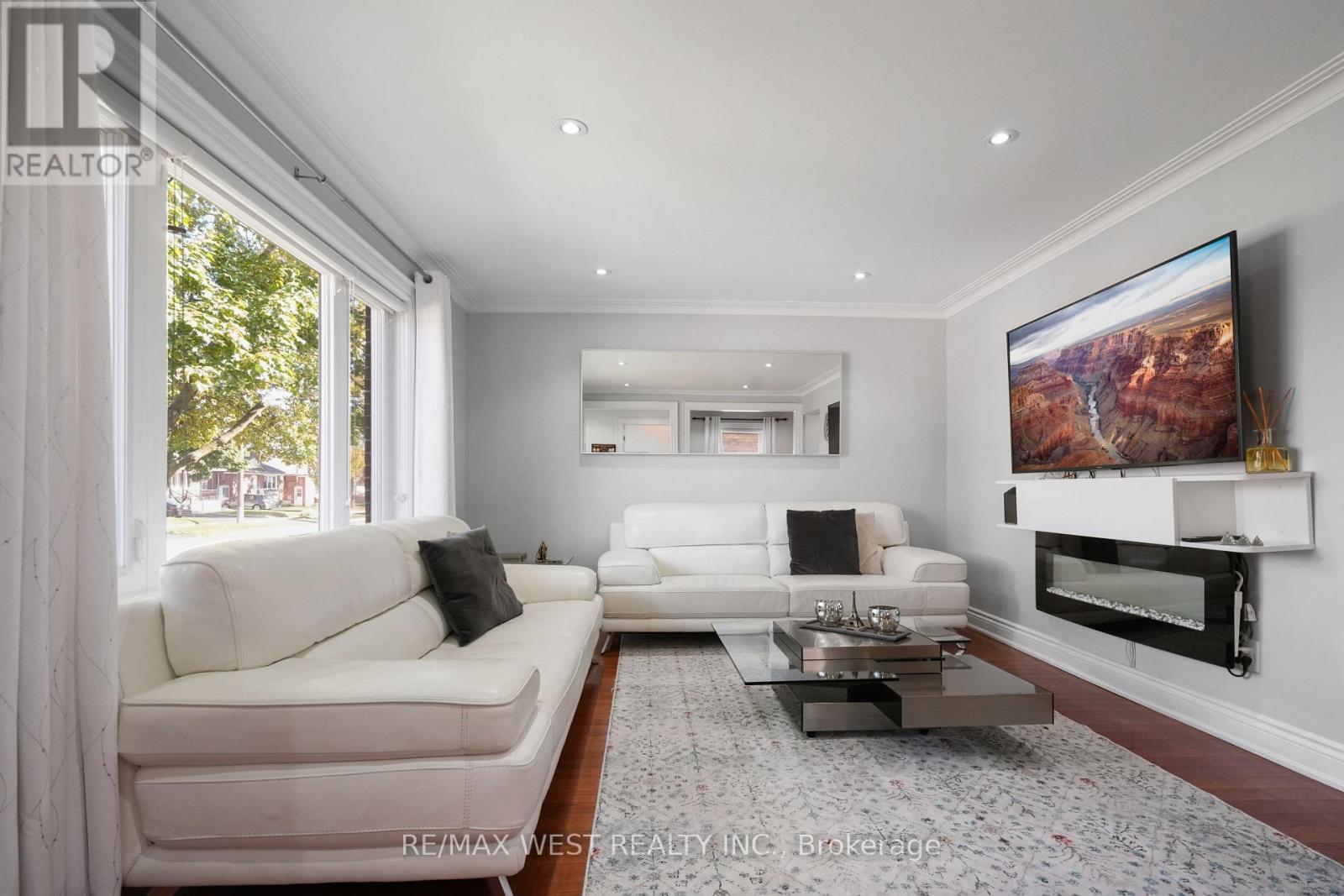 25 SILVERCREST AVENUE, Toronto, Ontario