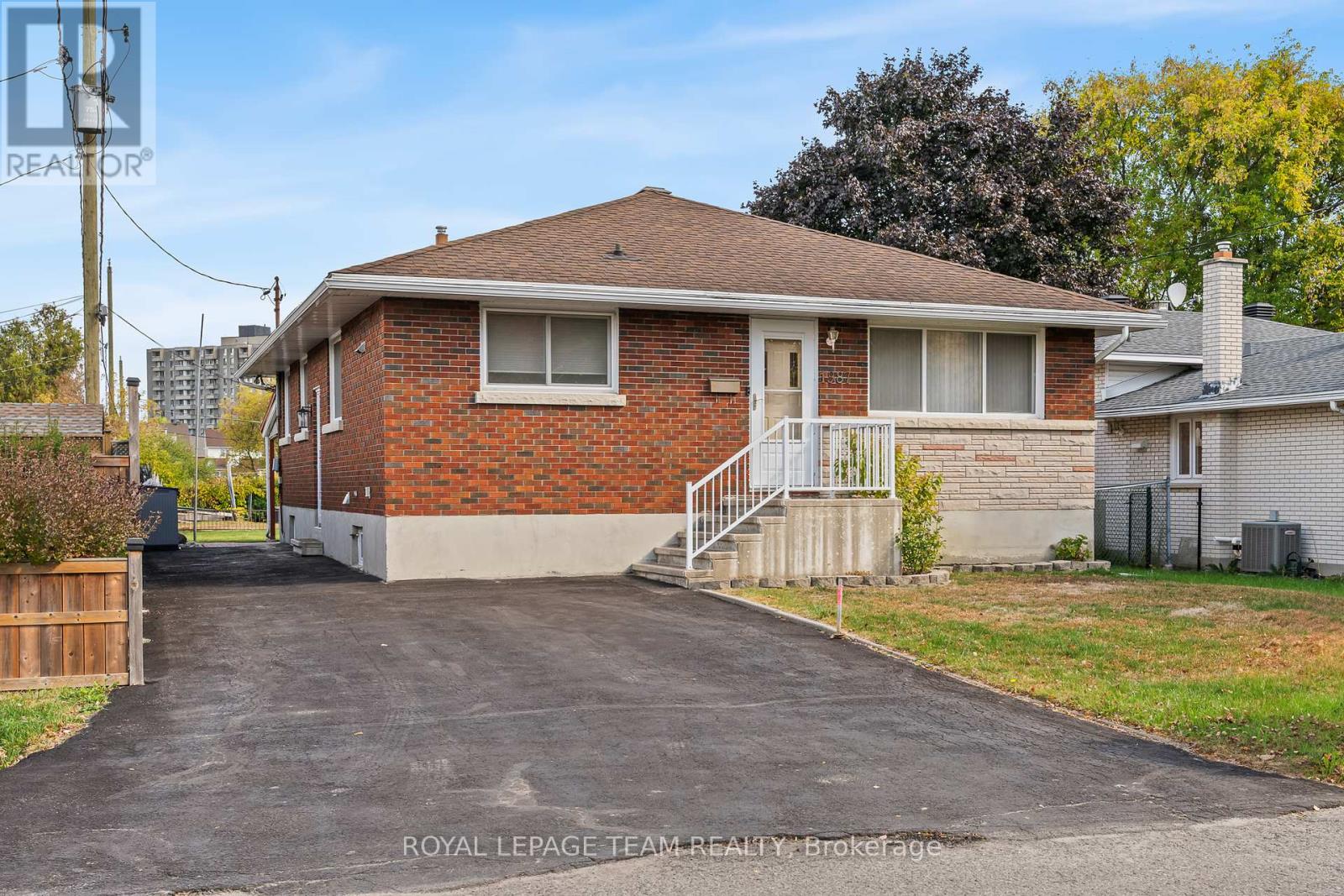 1987 Cochrane Street, Ottawa, Ontario  K1V 7R5 - Photo 2 - X12466069