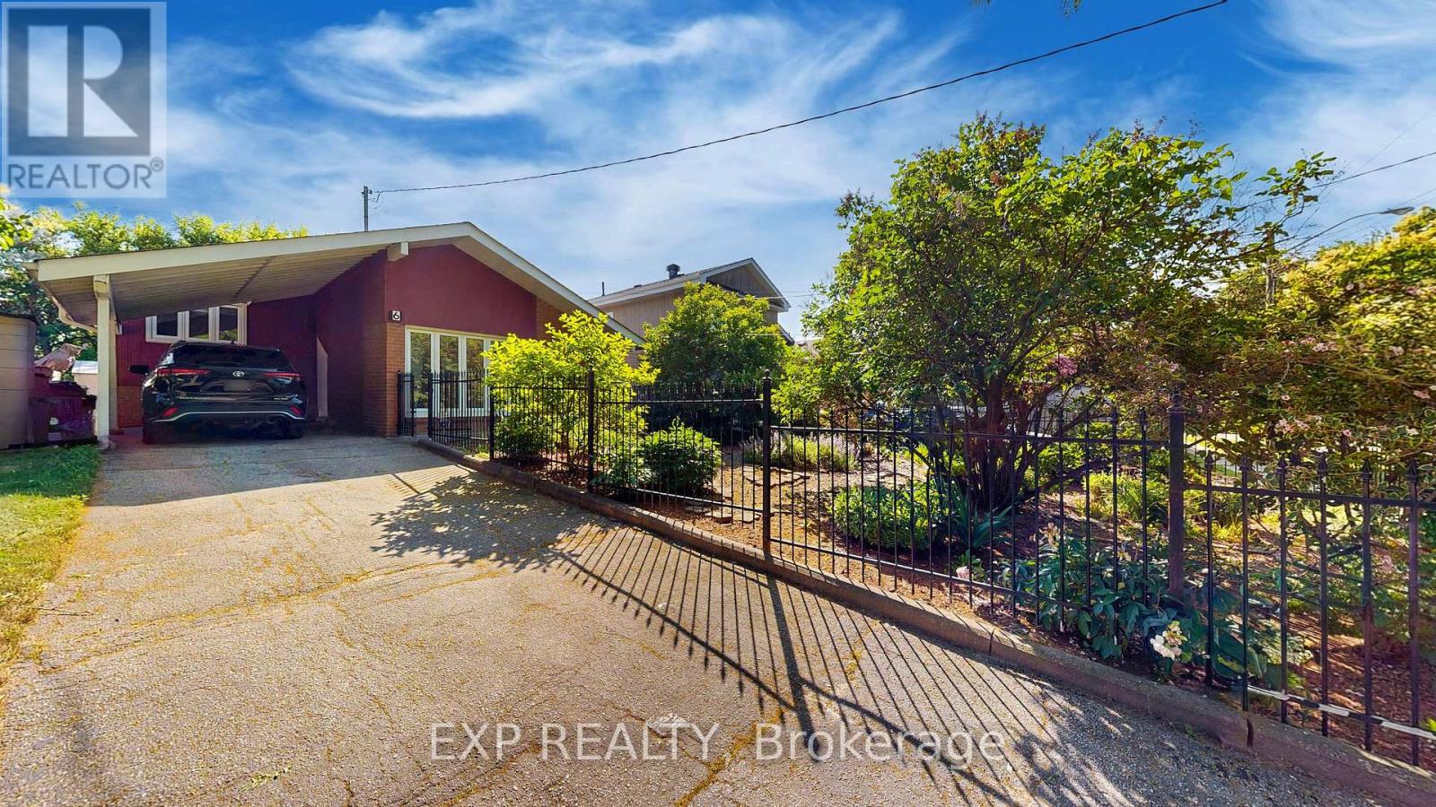 6 ABBOTTSWOOD ROAD, Toronto, Ontario
