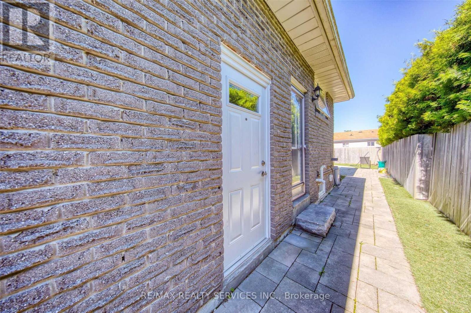 88 Clover Ridge Drive W, Ajax, Ontario  L1S 3E8 - Photo 4 - E12465989