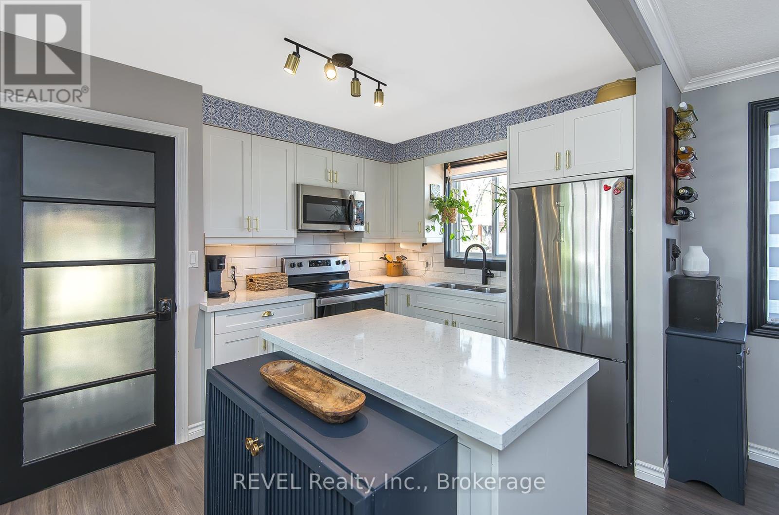 2 Cherie Road, St. Catharines, Ontario  L2M 6J9 - Photo 11 - X12466054