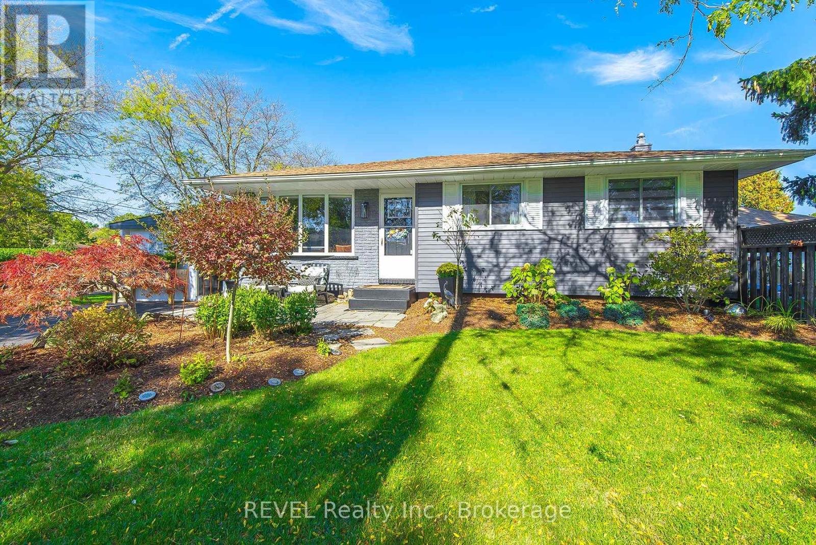 2 Cherie Road, St. Catharines, Ontario  L2M 6J9 - Photo 3 - X12466054