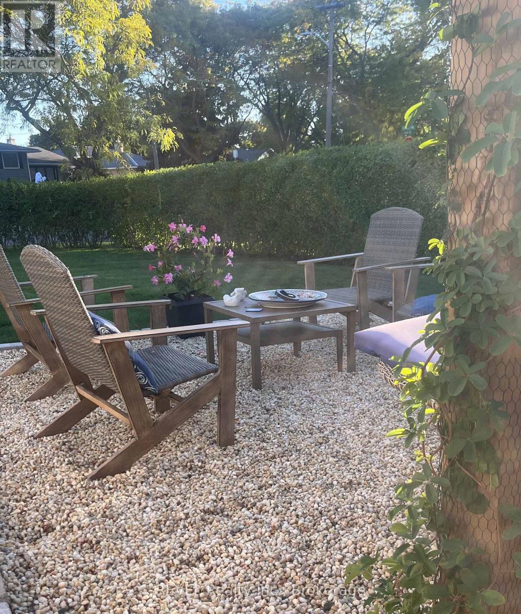 2 Cherie Road, St. Catharines (Lakeshore), Ontario  L2M 6J9 - Photo 30 - X12466054