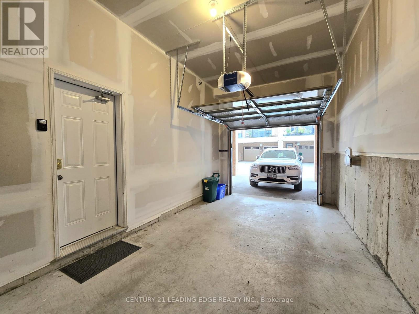 12 Cafaro Lane, Markham, Ontario  L6C 0Z2 - Photo 3 - N12465886