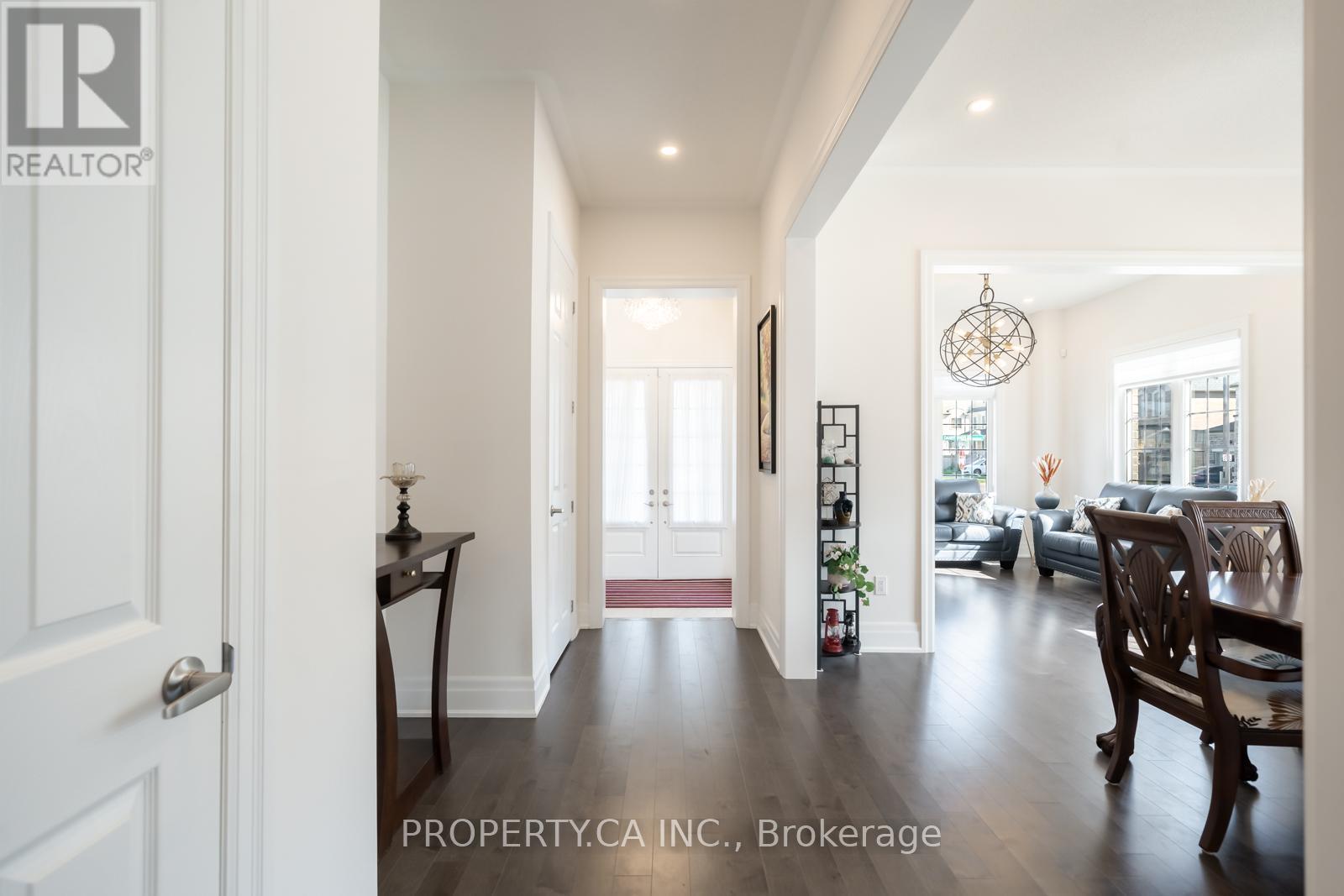 390 Danny Wheeler Boulevard, Georgina, Ontario  L4P 0J8 - Photo 11 - N12465903