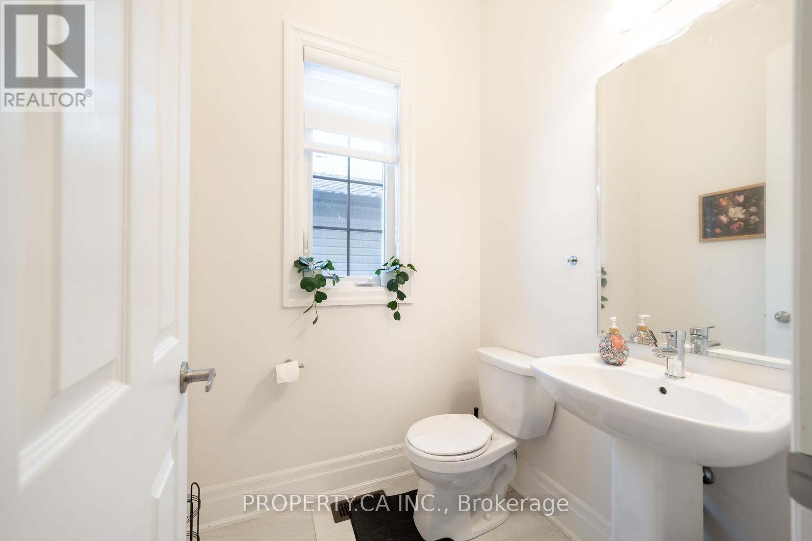 390 Danny Wheeler Boulevard, Georgina, Ontario  L4P 0J8 - Photo 20 - N12465903