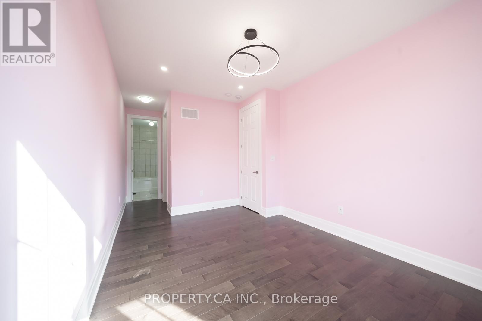 390 Danny Wheeler Boulevard, Georgina, Ontario  L4P 0J8 - Photo 31 - N12465903