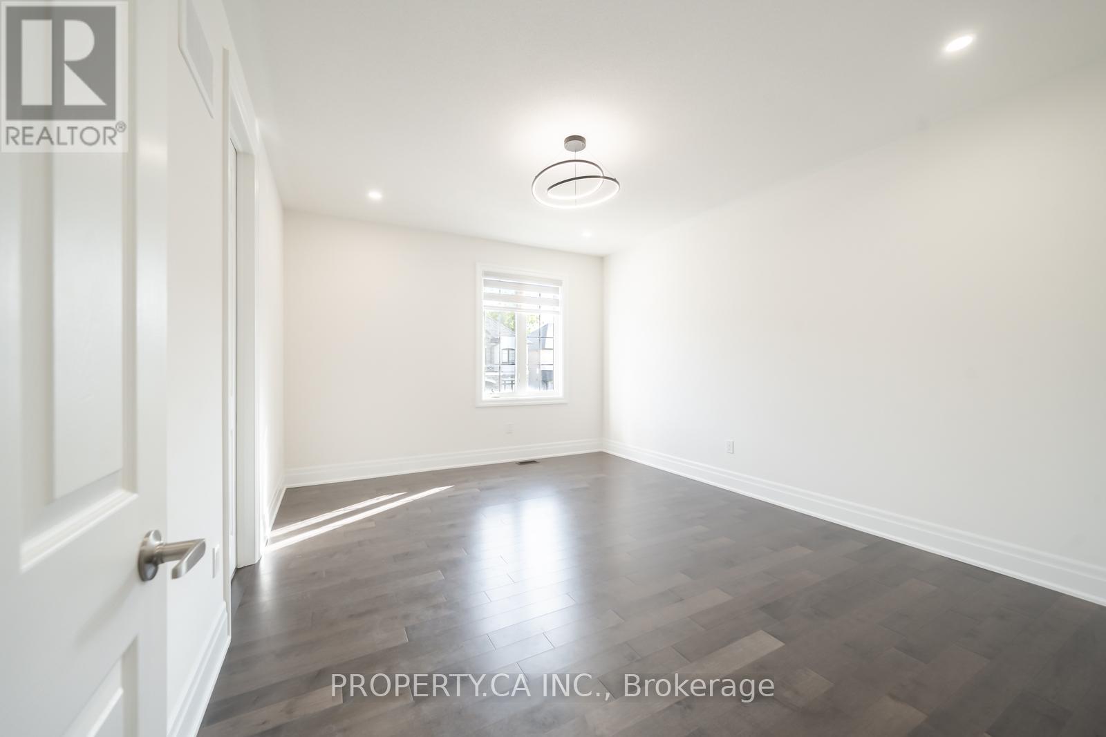 390 Danny Wheeler Boulevard, Georgina, Ontario  L4P 0J8 - Photo 34 - N12465903
