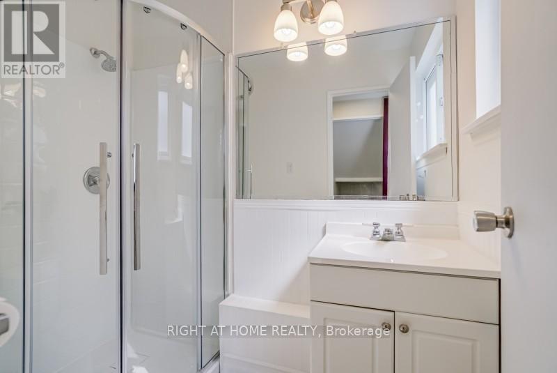 742 Beman Drive, Newmarket, Ontario  L3Y 4Z2 - Photo 32 - N12465926
