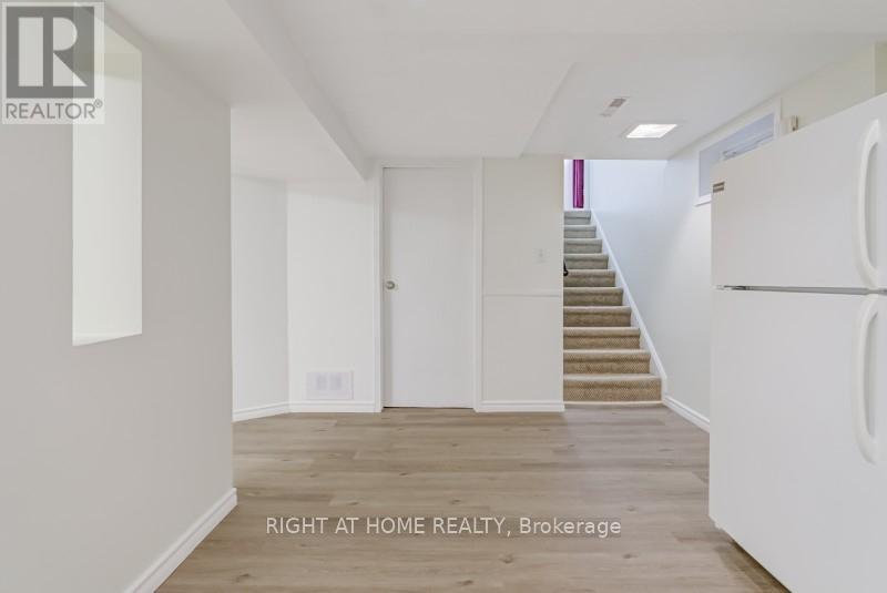 742 Beman Drive, Newmarket, Ontario  L3Y 4Z2 - Photo 34 - N12465926