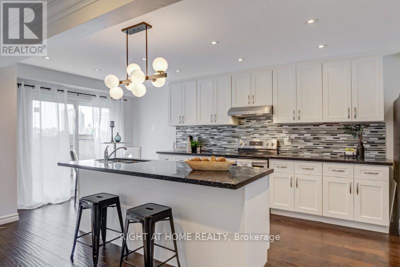 742 Beman Drive, Newmarket, Ontario  L3Y 4Z2 - Photo 4 - N12465926