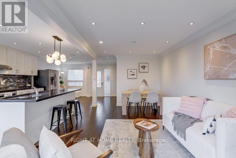 742 Beman Drive, Newmarket, Ontario  L3Y 4Z2 - Photo 9 - N12465926