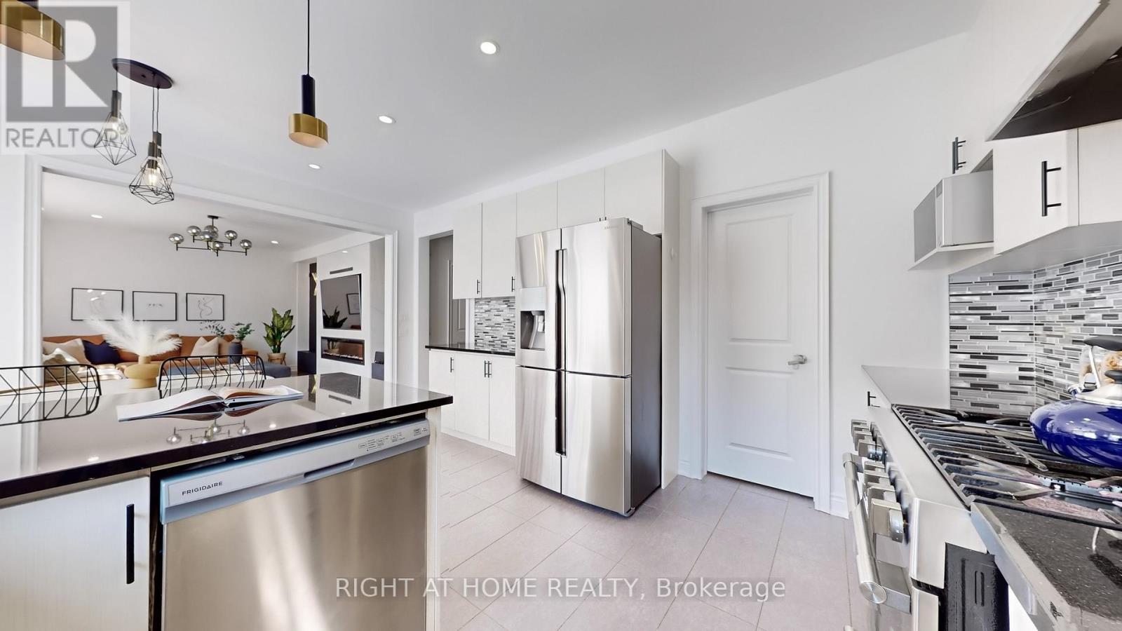 34 Kidd Street, Bradford West Gwillimbury, Ontario  L3Z 0V5 - Photo 14 - N12465945
