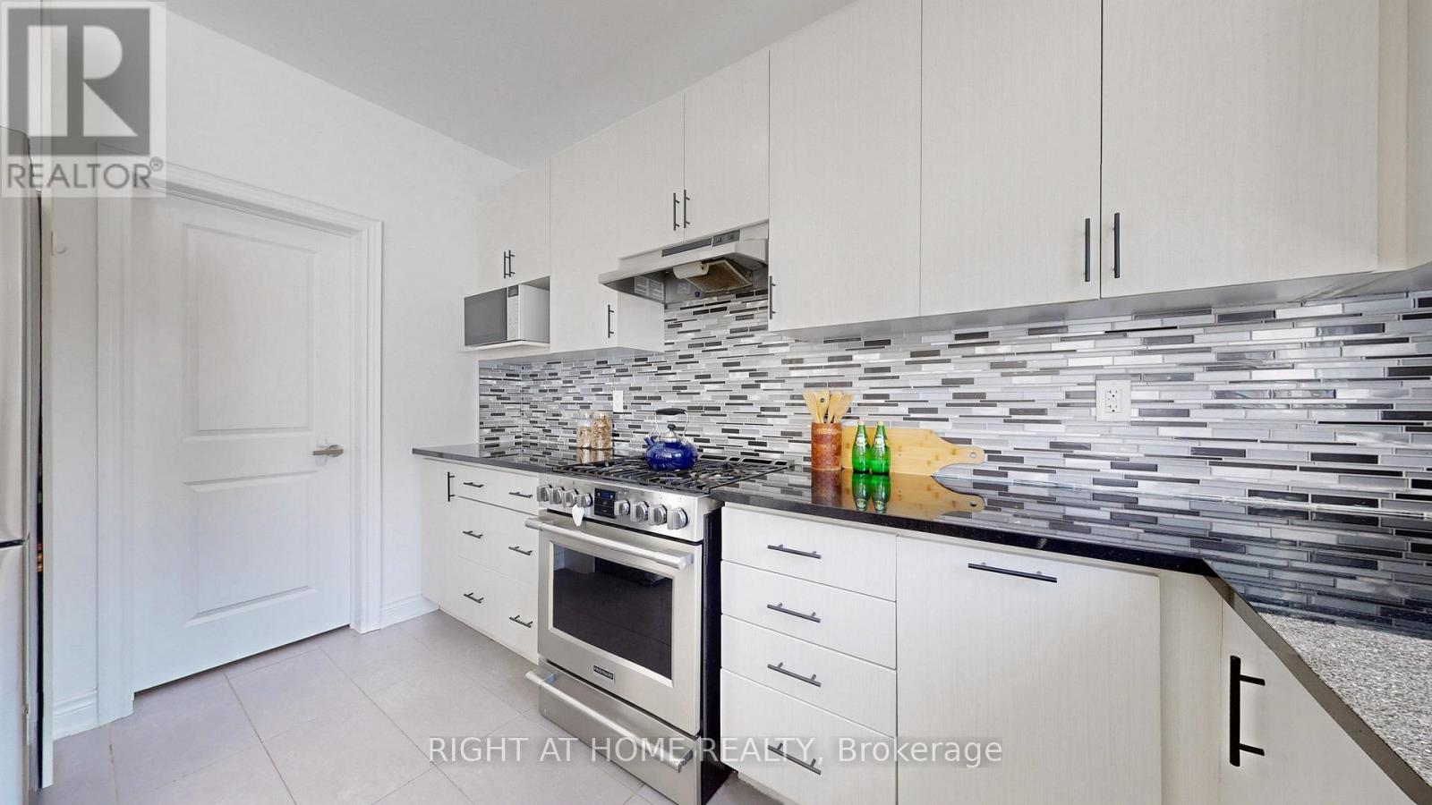 34 Kidd Street, Bradford West Gwillimbury, Ontario  L3Z 0V5 - Photo 15 - N12465945