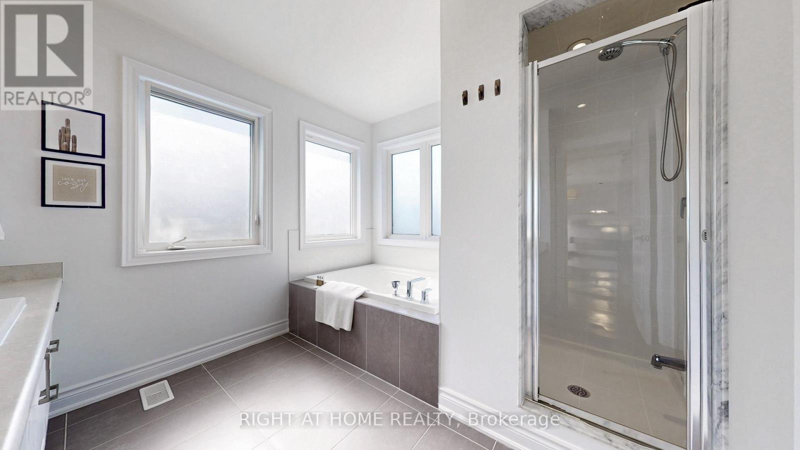34 Kidd Street, Bradford West Gwillimbury, Ontario  L3Z 0V5 - Photo 31 - N12465945