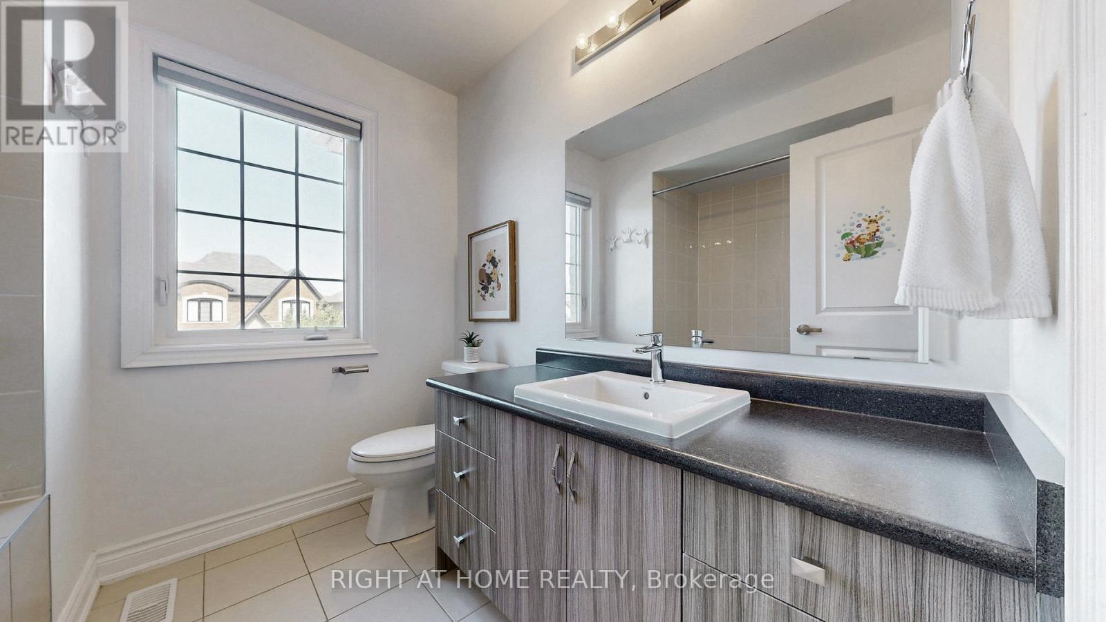 34 Kidd Street, Bradford West Gwillimbury, Ontario  L3Z 0V5 - Photo 36 - N12465945