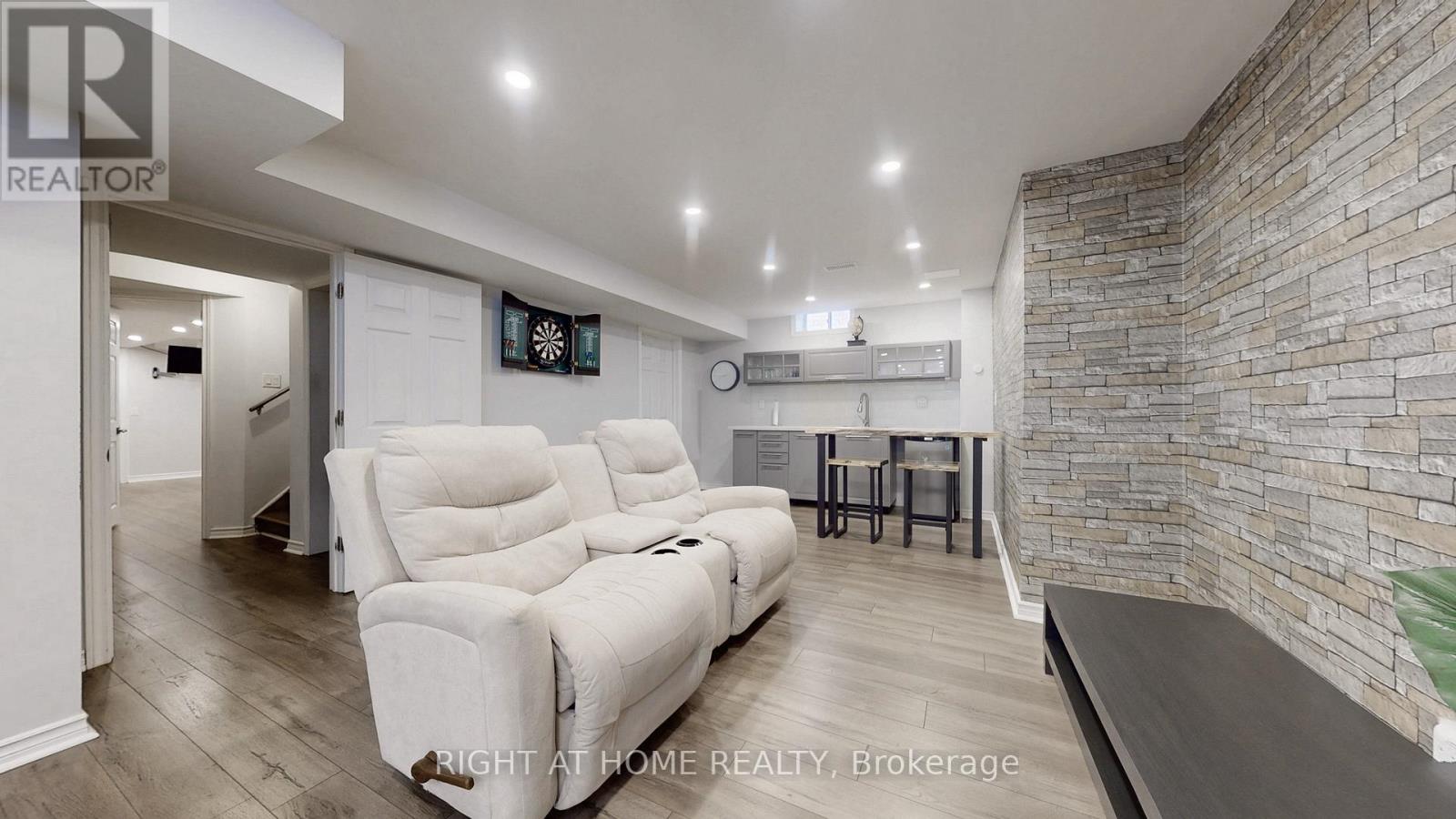 34 Kidd Street, Bradford West Gwillimbury, Ontario  L3Z 0V5 - Photo 39 - N12465945