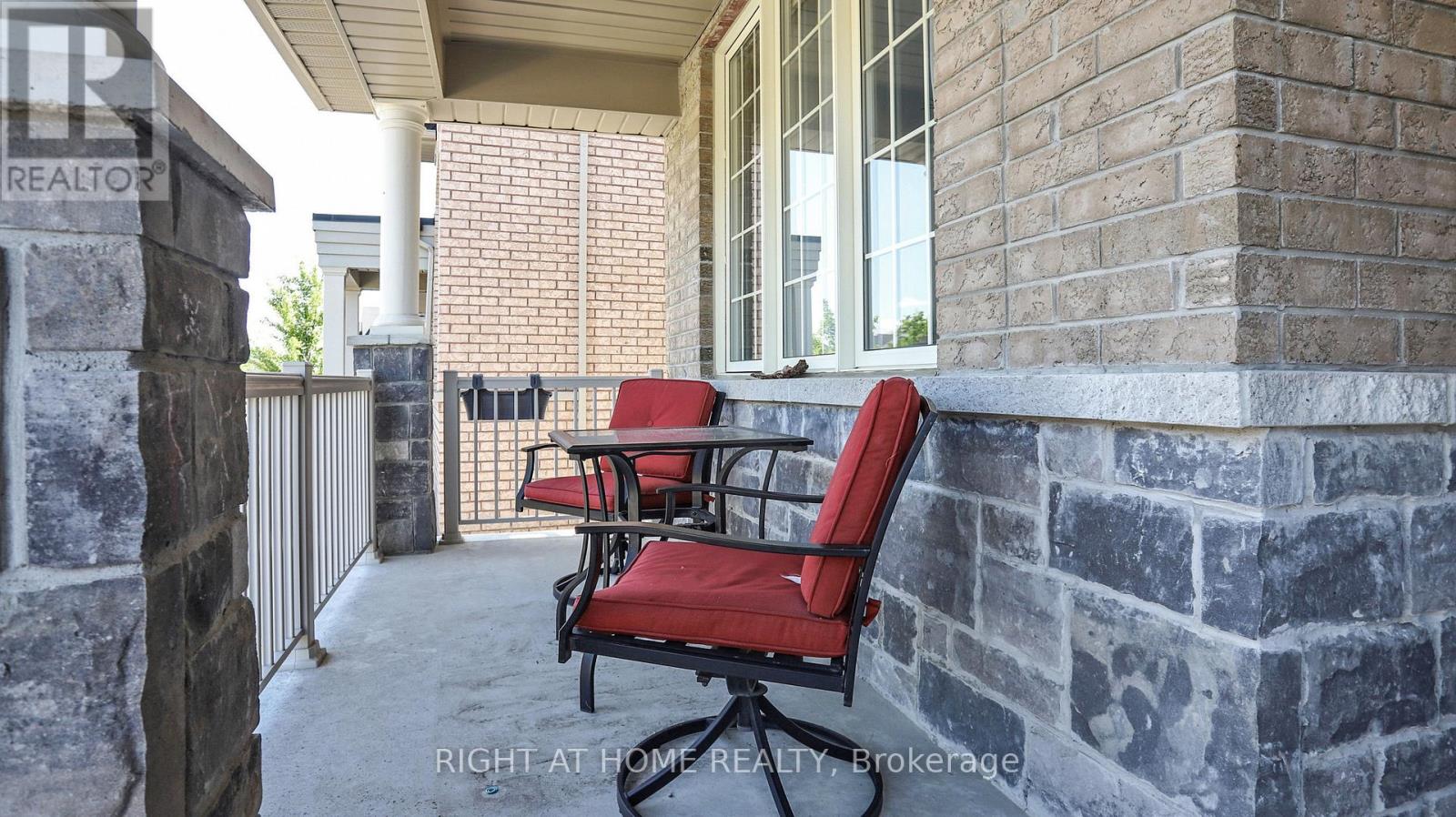 34 Kidd Street, Bradford West Gwillimbury, Ontario  L3Z 0V5 - Photo 5 - N12465945