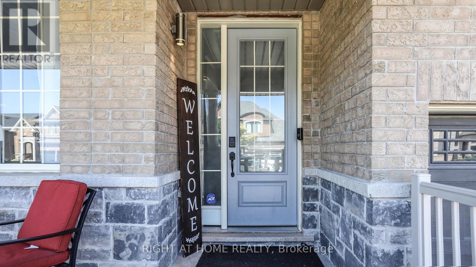 34 Kidd Street, Bradford West Gwillimbury, Ontario  L3Z 0V5 - Photo 6 - N12465945