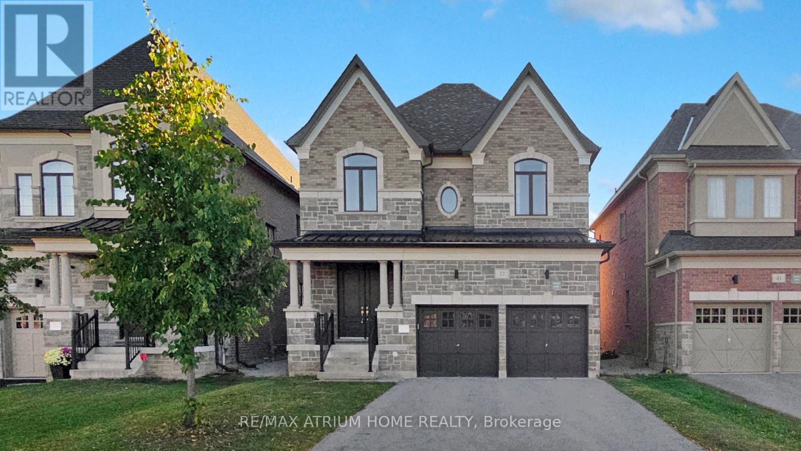 37 HAMSTER CRESCENT, Aurora, Ontario