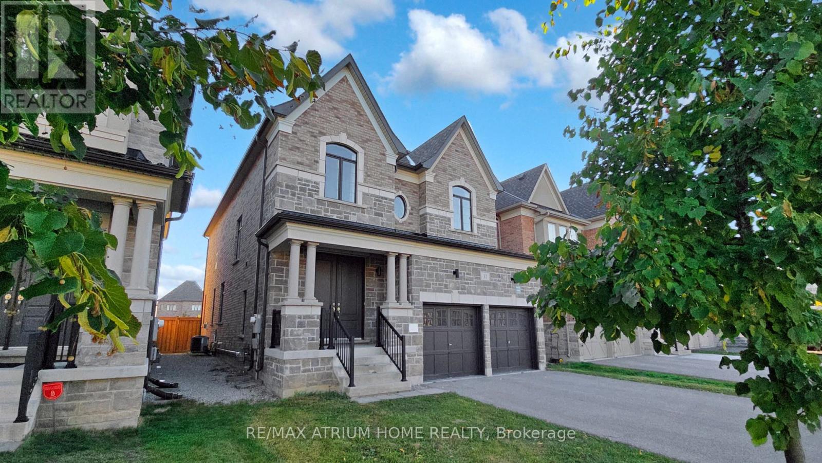 37 Hamster Crescent, Aurora, Ontario  L4G 3G7 - Photo 2 - N12465946