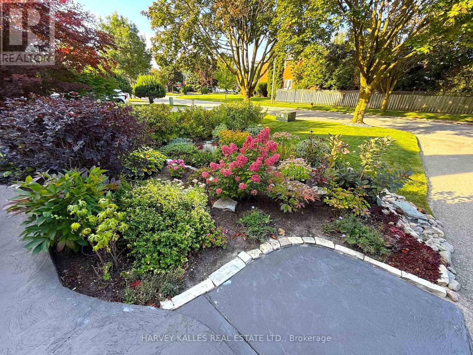 486 Greenock Drive, Vaughan, Ontario  L6A 1M6 - Photo 4 - N12465981