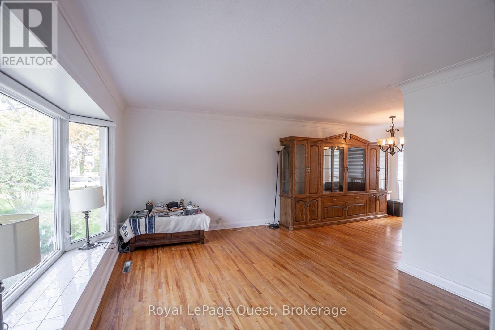 59 Fittons Road E, Orillia, Ontario  L3V 2J2 - Photo 10 - S12466058