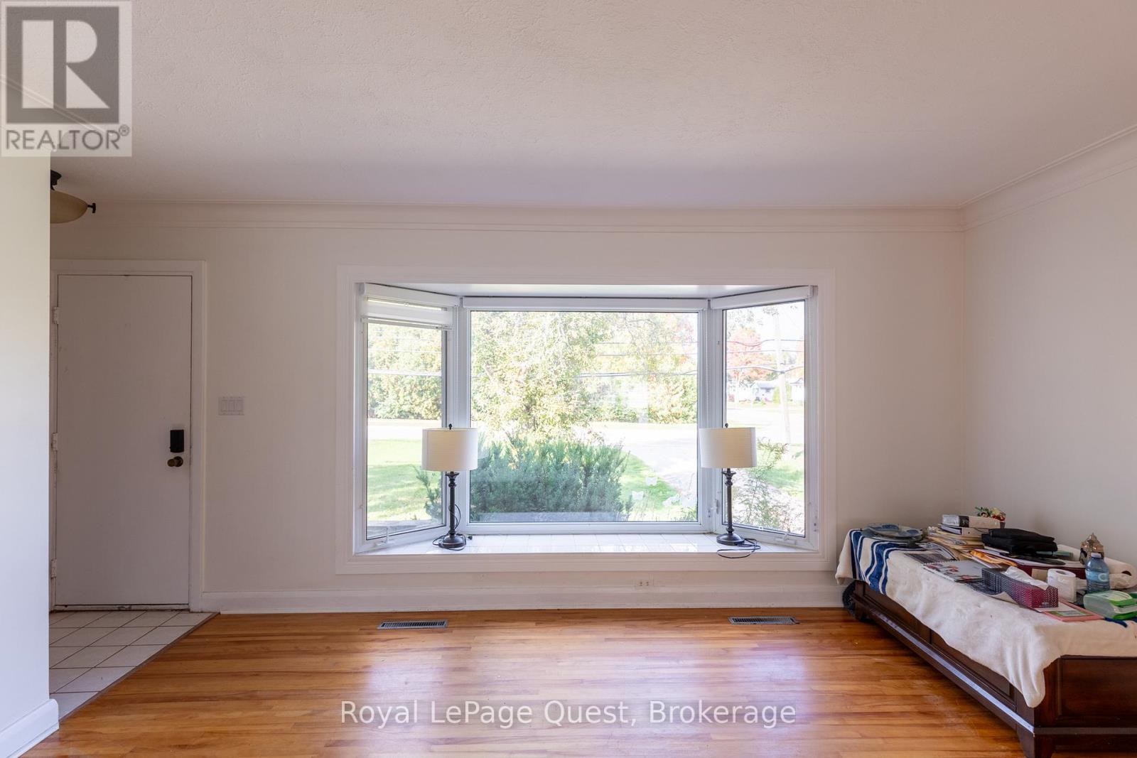 59 Fittons Road E, Orillia, Ontario  L3V 2J2 - Photo 11 - S12466058