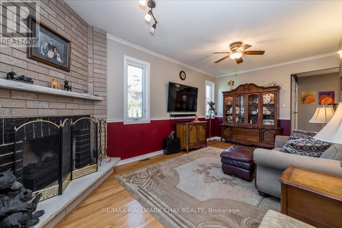 21 Barwick Drive, Barrie, Ontario  L4N 6Z7 - Photo 12 - S12465973