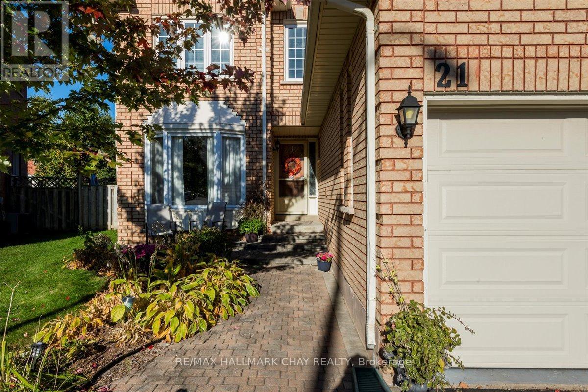 21 Barwick Drive, Barrie, Ontario  L4N 6Z7 - Photo 2 - S12465973