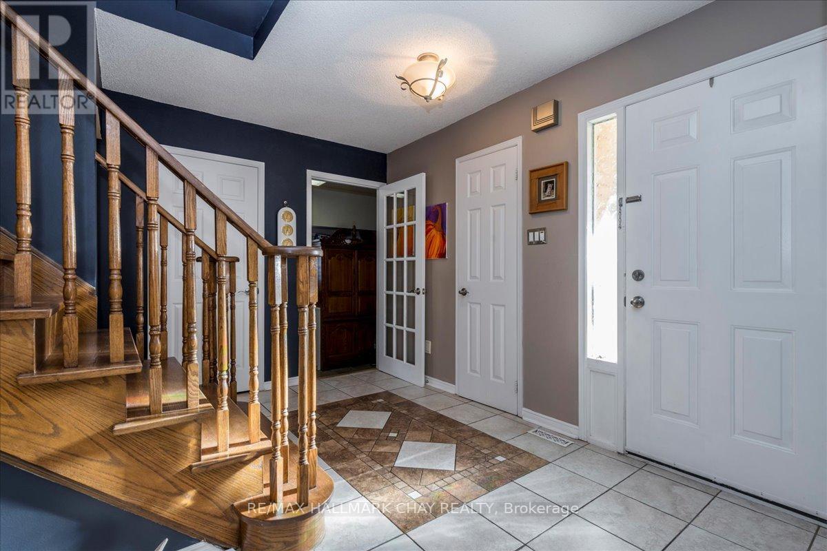 21 Barwick Drive, Barrie, Ontario  L4N 6Z7 - Photo 3 - S12465973