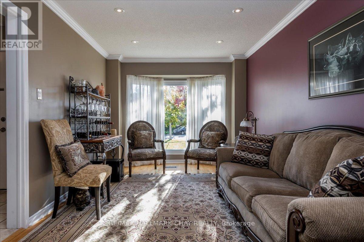 21 Barwick Drive, Barrie, Ontario  L4N 6Z7 - Photo 4 - S12465973