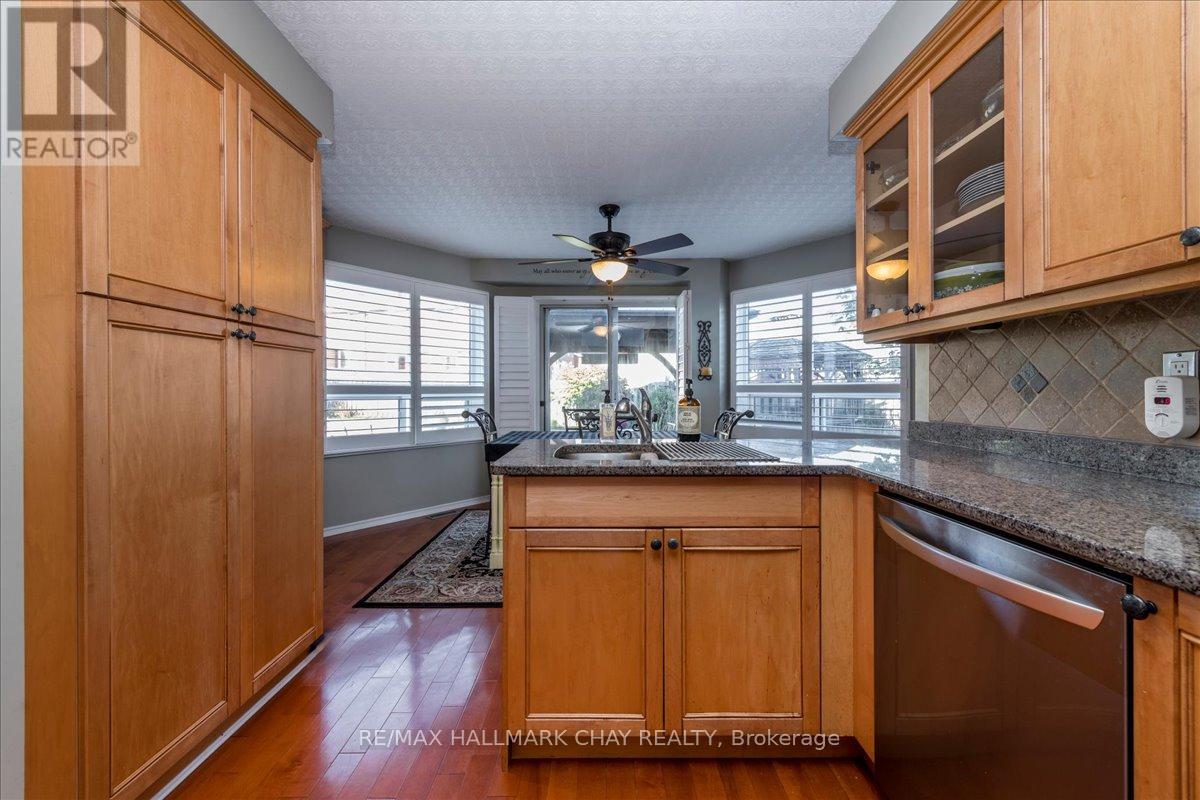 21 Barwick Drive, Barrie, Ontario  L4N 6Z7 - Photo 9 - S12465973