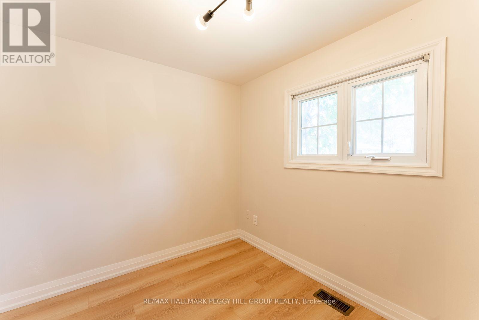 262 Duckworth Street, Barrie, Ontario  L4M 3X2 - Photo 12 - S12466011