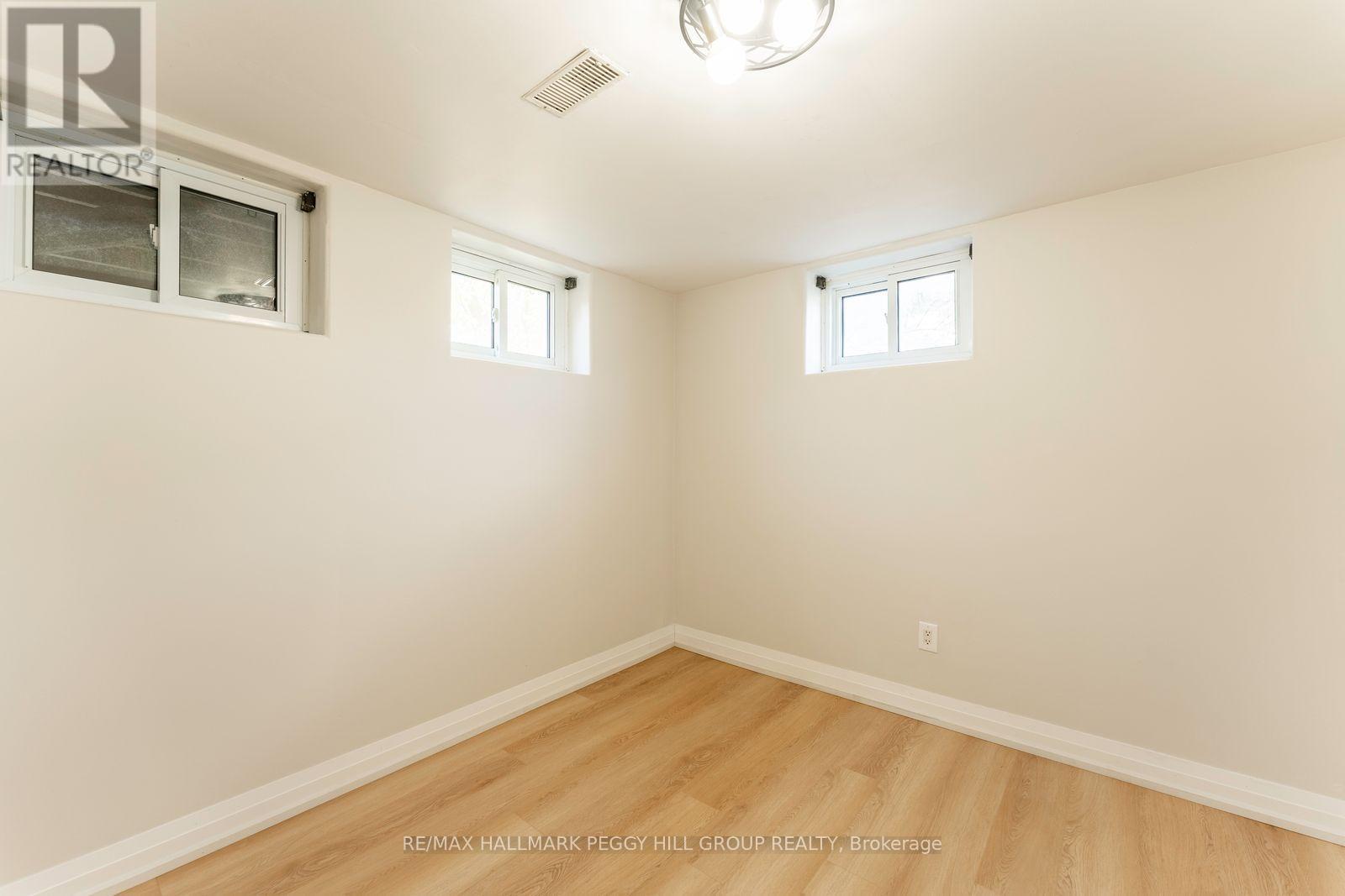 262 Duckworth Street, Barrie, Ontario  L4M 3X2 - Photo 16 - S12466011