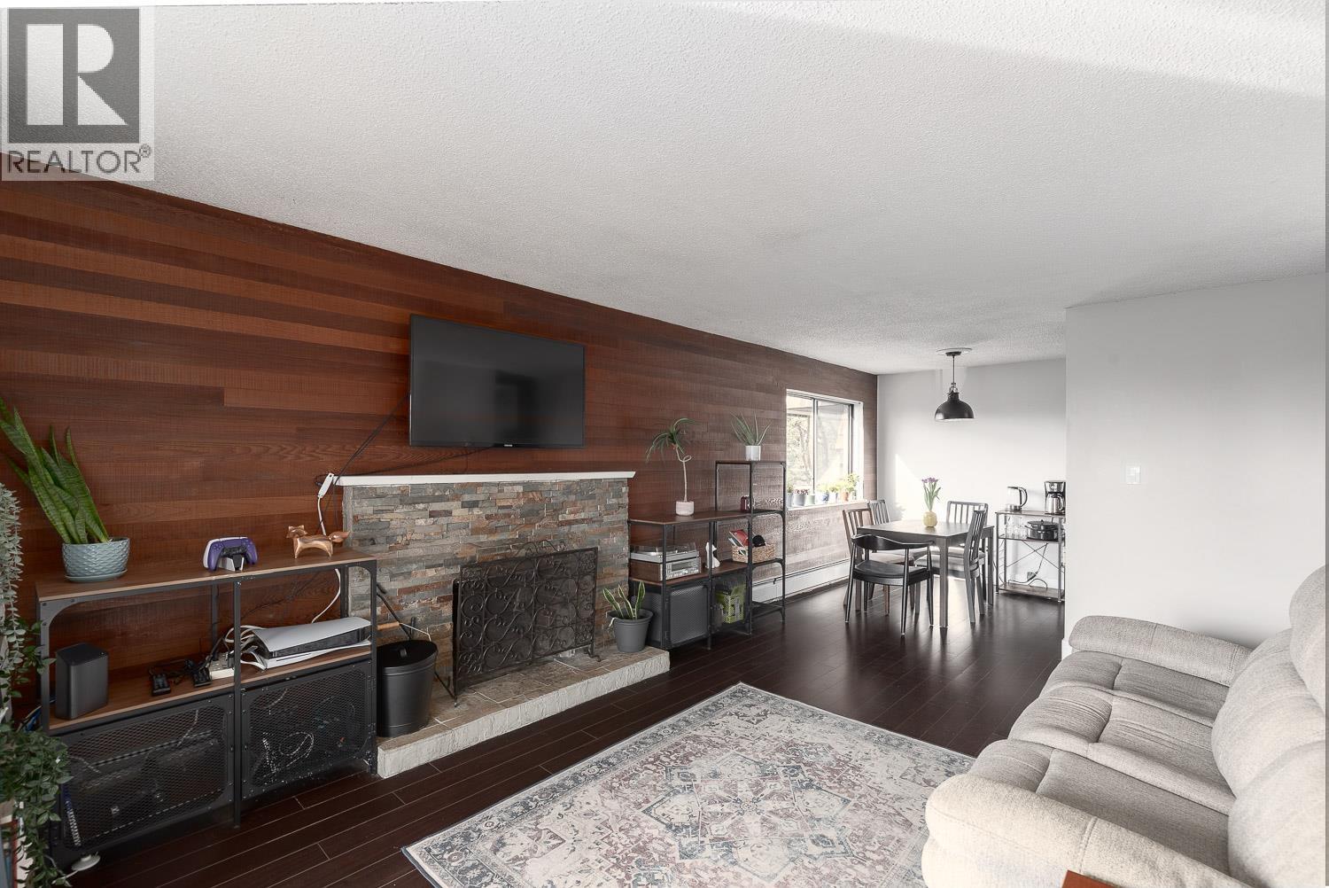 307 466 E Eighth Avenue, New Westminster, British Columbia  V3L 4L2 - Photo 2 - R3059087