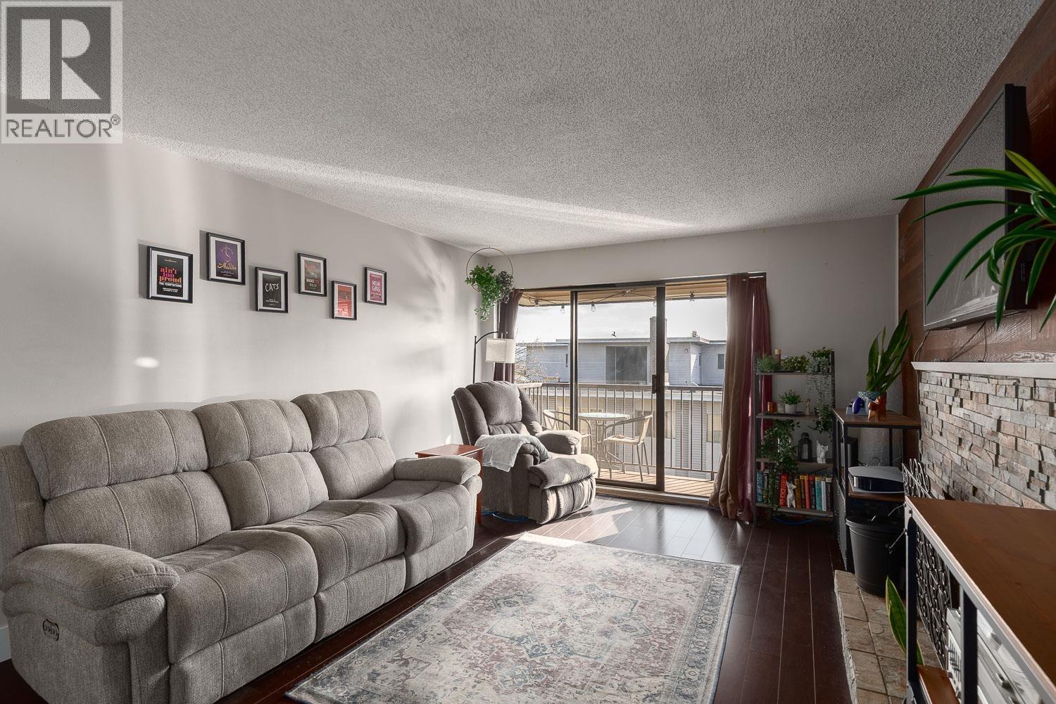 307 466 E Eighth Avenue, New Westminster, British Columbia  V3L 4L2 - Photo 3 - R3059087