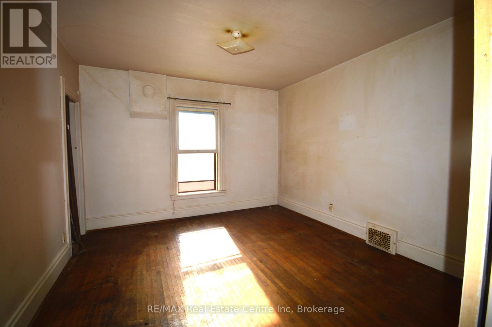 30 Glasgow Street N, Guelph, Ontario  N1H 4V5 - Photo 15 - X12466052