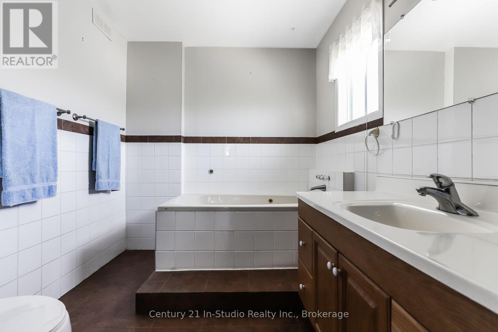 453157 Grey Road 2, Grey Highlands, Ontario  N0C 1L0 - Photo 31 - X12466091