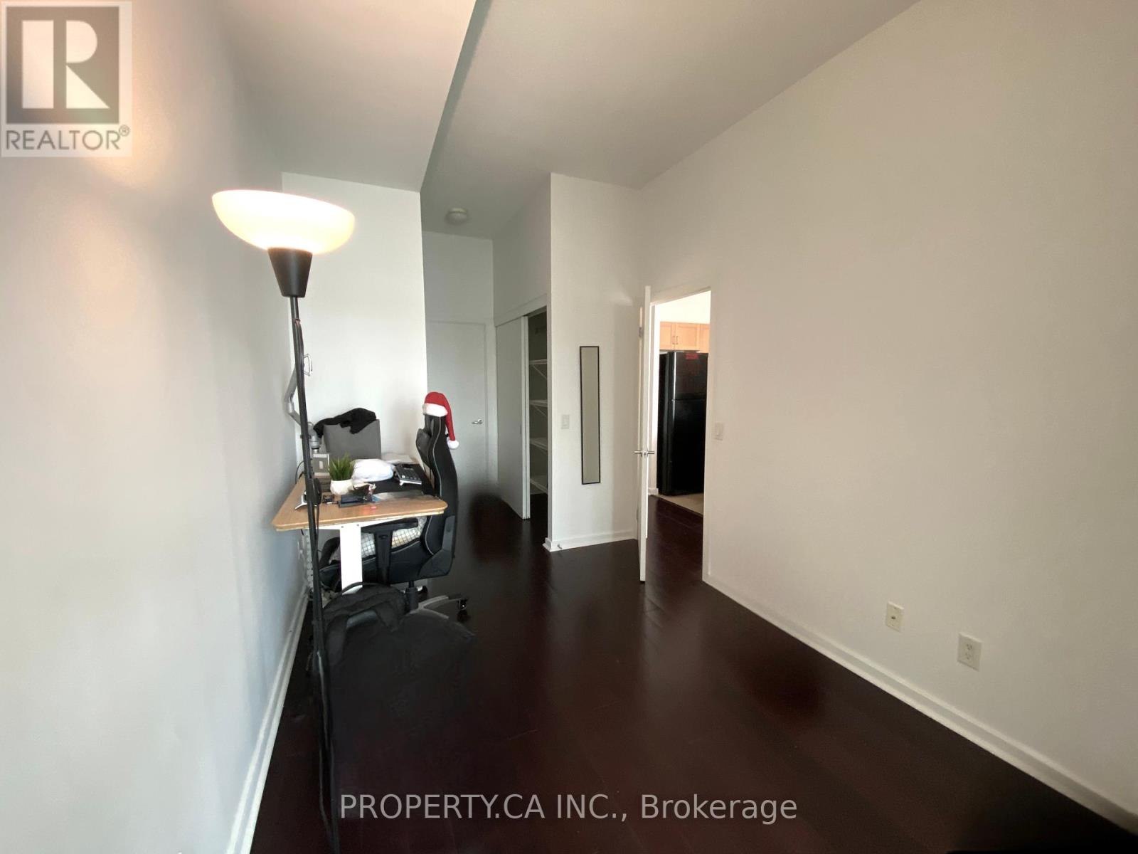 215 - 208 Queens Quay W, Toronto, Ontario  M5J 2Y5 - Photo 8 - C12464633