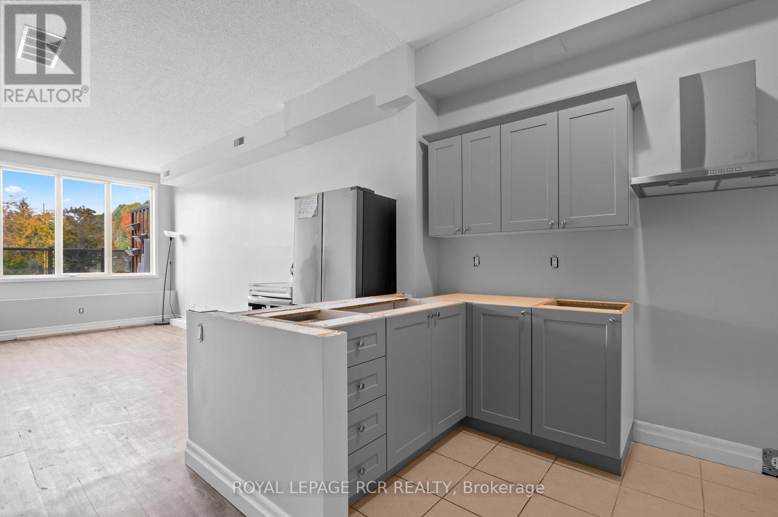 4 - 56 Queen Street N, Caledon, Ontario  L7E 1B9 - Photo 10 - W12465858