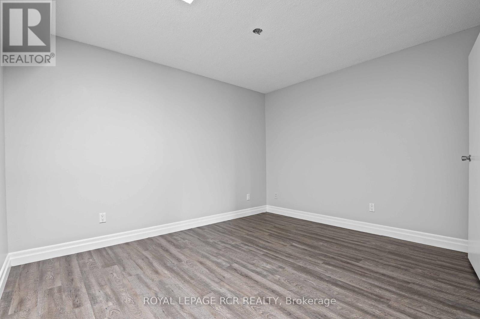 4 - 56 Queen Street N, Caledon, Ontario  L7E 1B9 - Photo 30 - W12465858