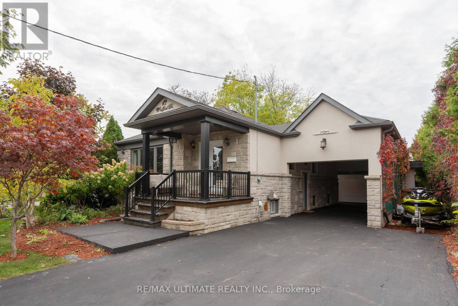 12 WICKFORD DRIVE, Toronto, Ontario