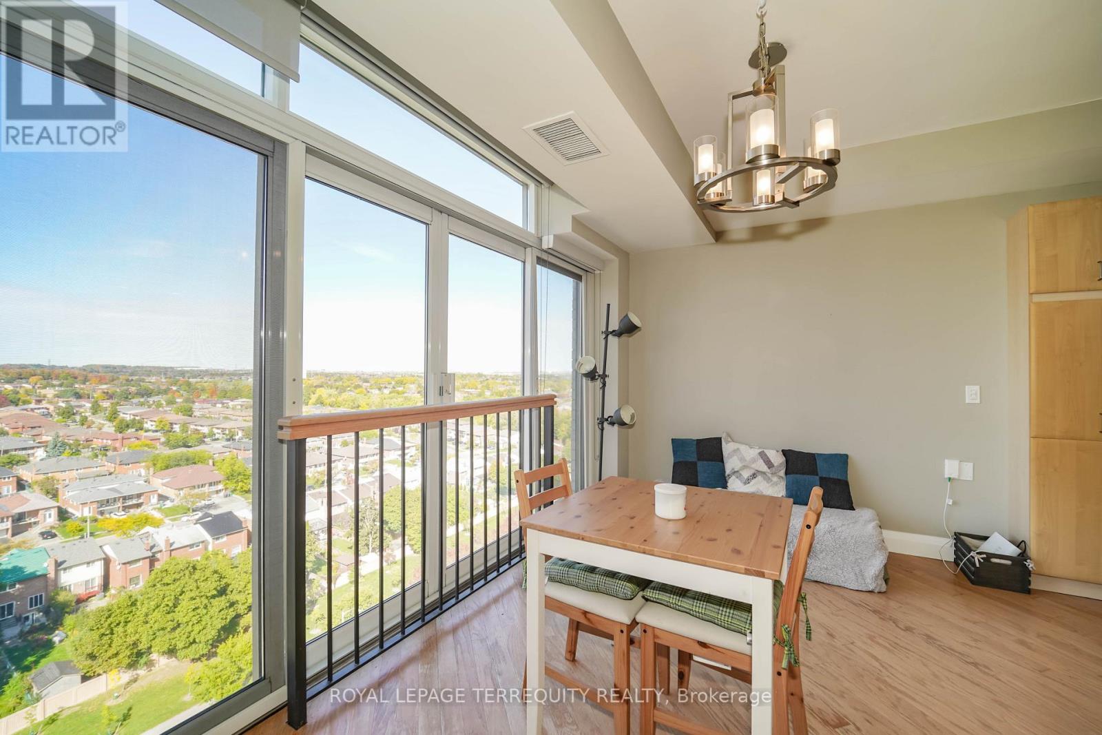 1402 - 200 Burnhamthorpe Road E, Mississauga, Ontario  L5A 4L4 - Photo 11 - W12465979