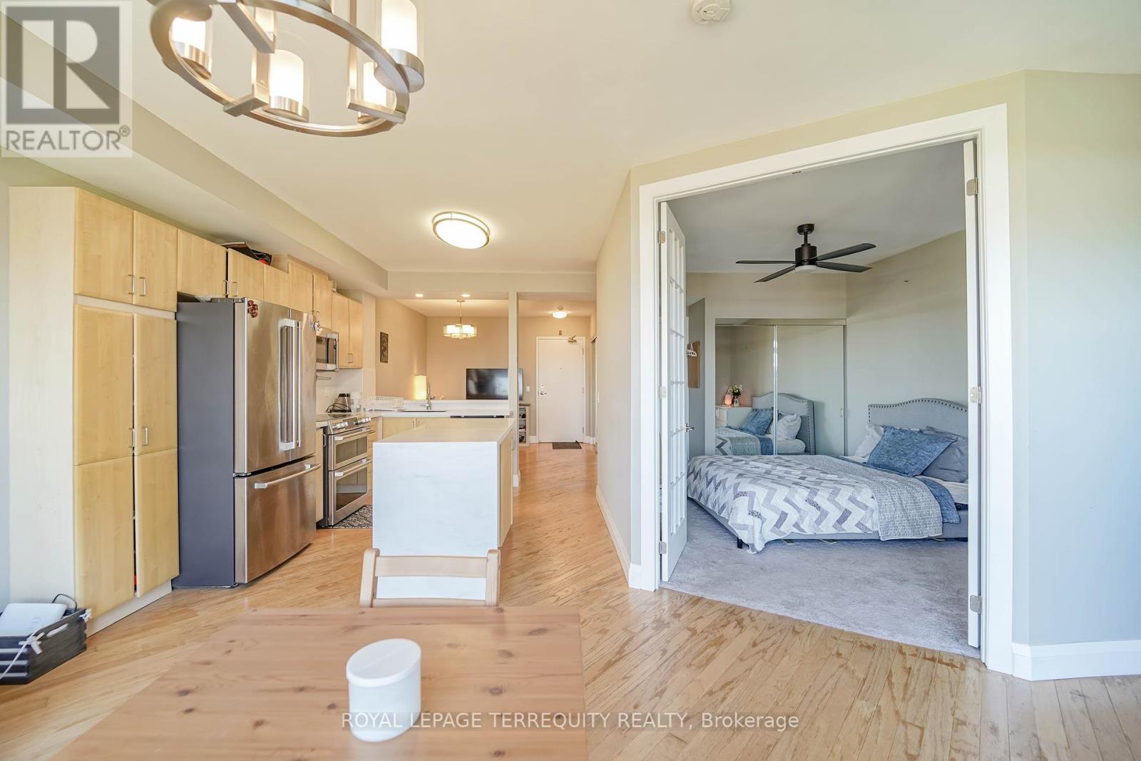 1402 - 200 Burnhamthorpe Road E, Mississauga, Ontario  L5A 4L4 - Photo 12 - W12465979