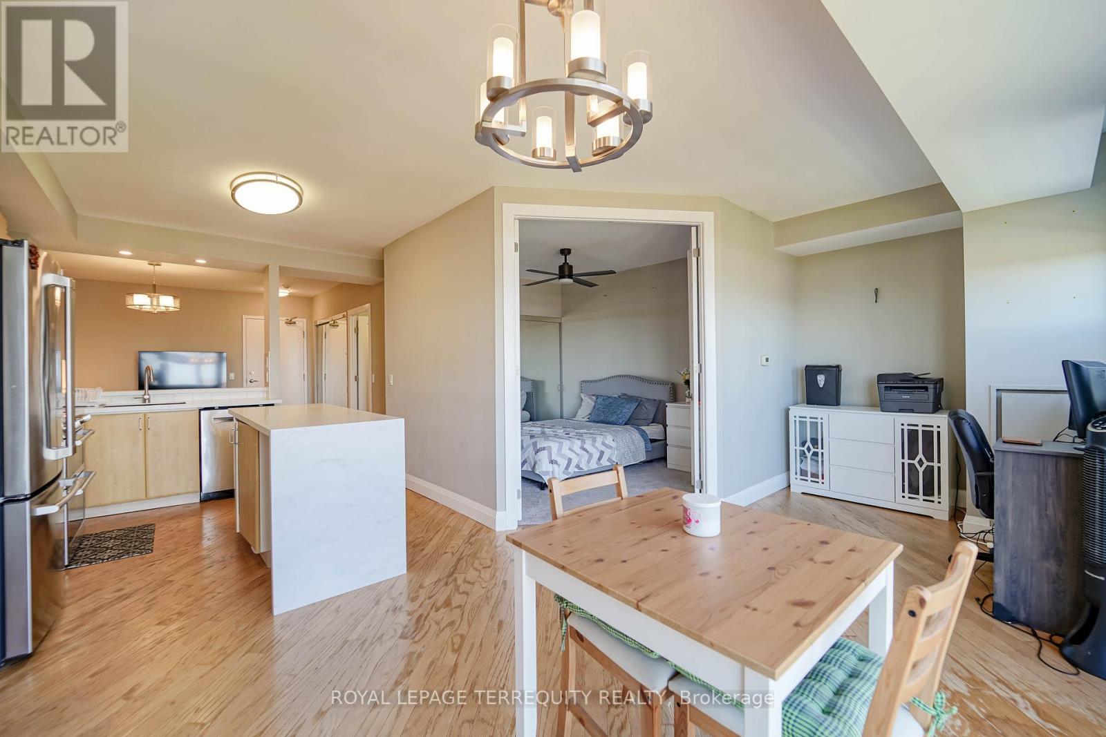 1402 - 200 Burnhamthorpe Road E, Mississauga, Ontario  L5A 4L4 - Photo 13 - W12465979