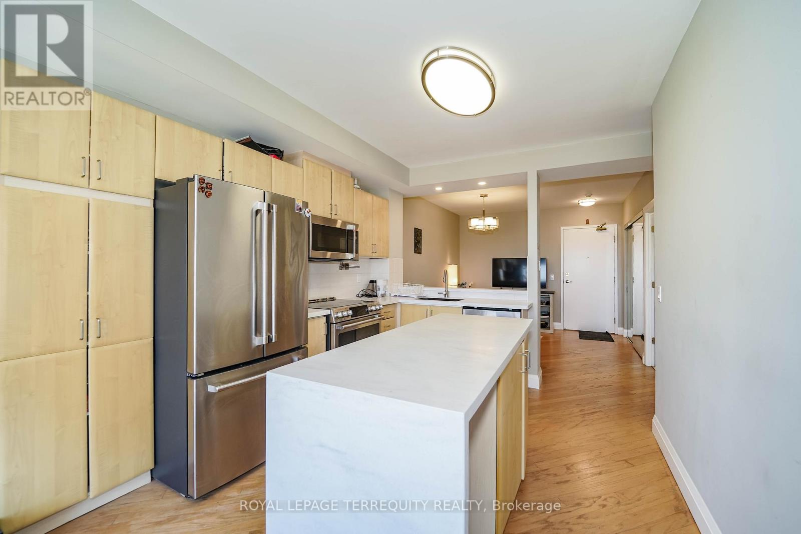 1402 - 200 Burnhamthorpe Road E, Mississauga, Ontario  L5A 4L4 - Photo 2 - W12465979